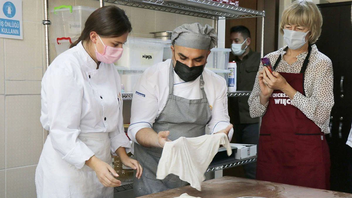 Avrupalı şefler Türk yemeklerini Kayseri'de öğreniyor