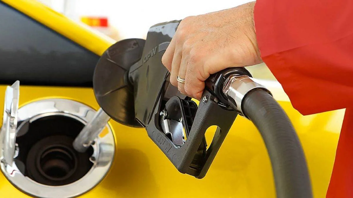 Benzine zam mı geldi? Benzine yapılan zam ne zaman geçerli olacak? (26 Ekim Salı)