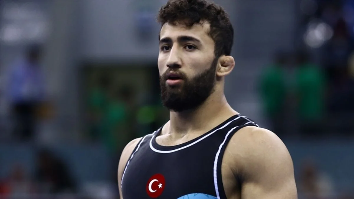 Burhan Akbudak gümüş madalya kazandı