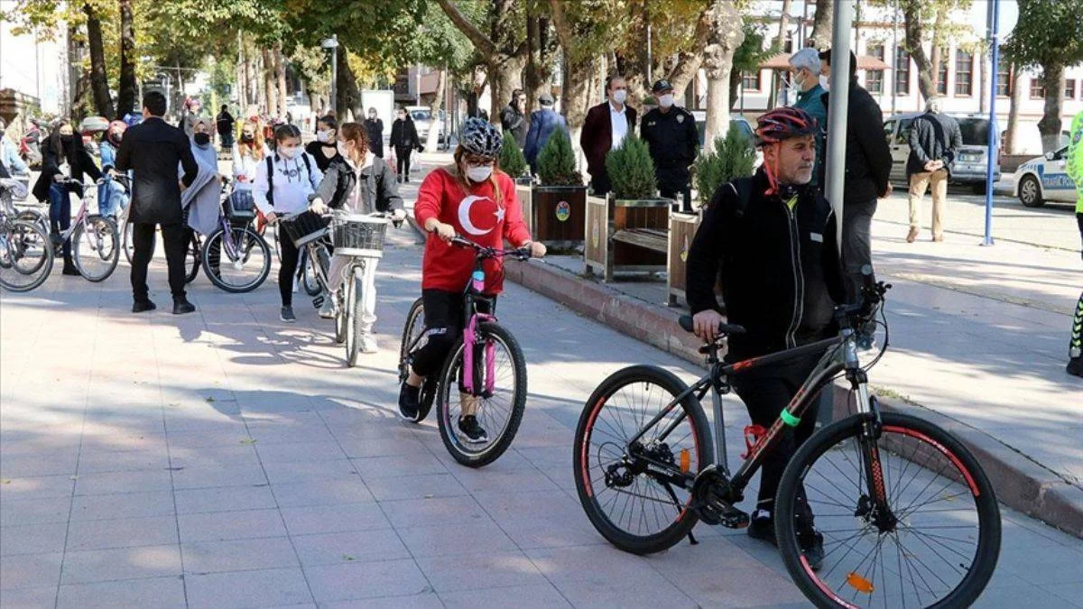 Çankırı'da bisiklet farkındalığı için pedal çevirdiler