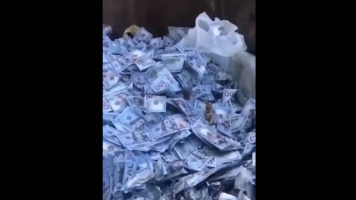 Çöpte bulunan binlerce dolar Lübnan'ı karıştırdı