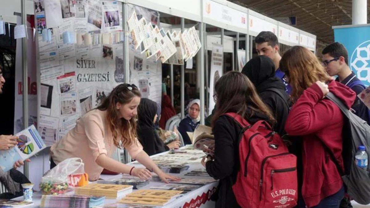 Dergiciler Sirkeci Garı'nda