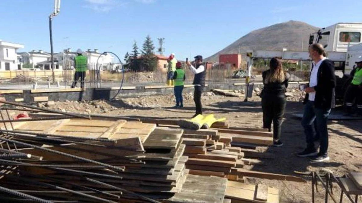 Erenköy Mahallesi'ne Saçmacı Cami hayırlı olsun