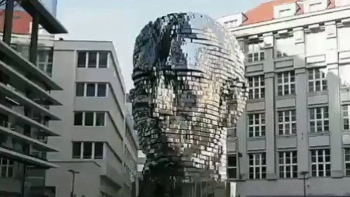 Franz Kafka'nın 42 Katmanlı Kinetik Heykeli