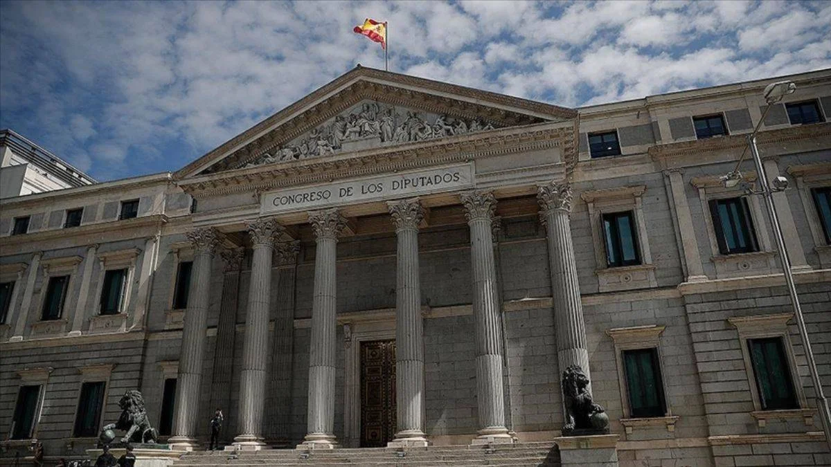 İspanya'da bazı kurumlar Madrid dışına çıkarılıyor