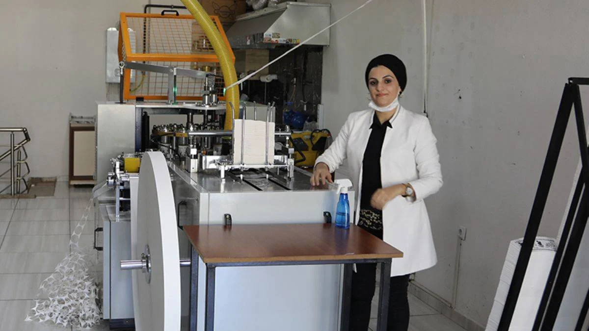 Kadın girişimci, KOSGEB'den aldığı destekle karton bardak üretim merkezi kurdu