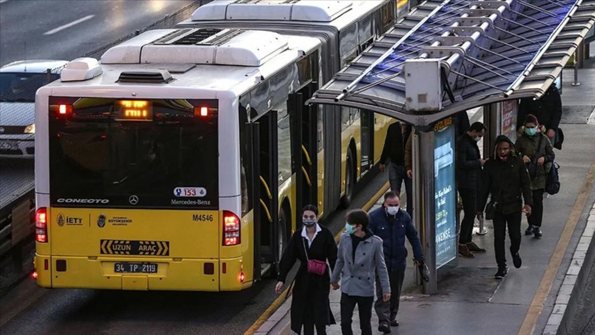 Kübra Par: Aklım almıyor, toplu ulaşımda aşı şartı neden yok?