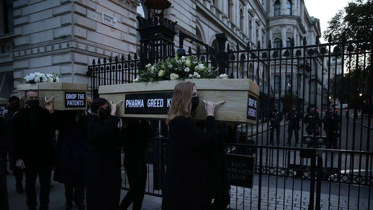 Londra'da 'Kovid 19: Utanç Günü' gösterisi