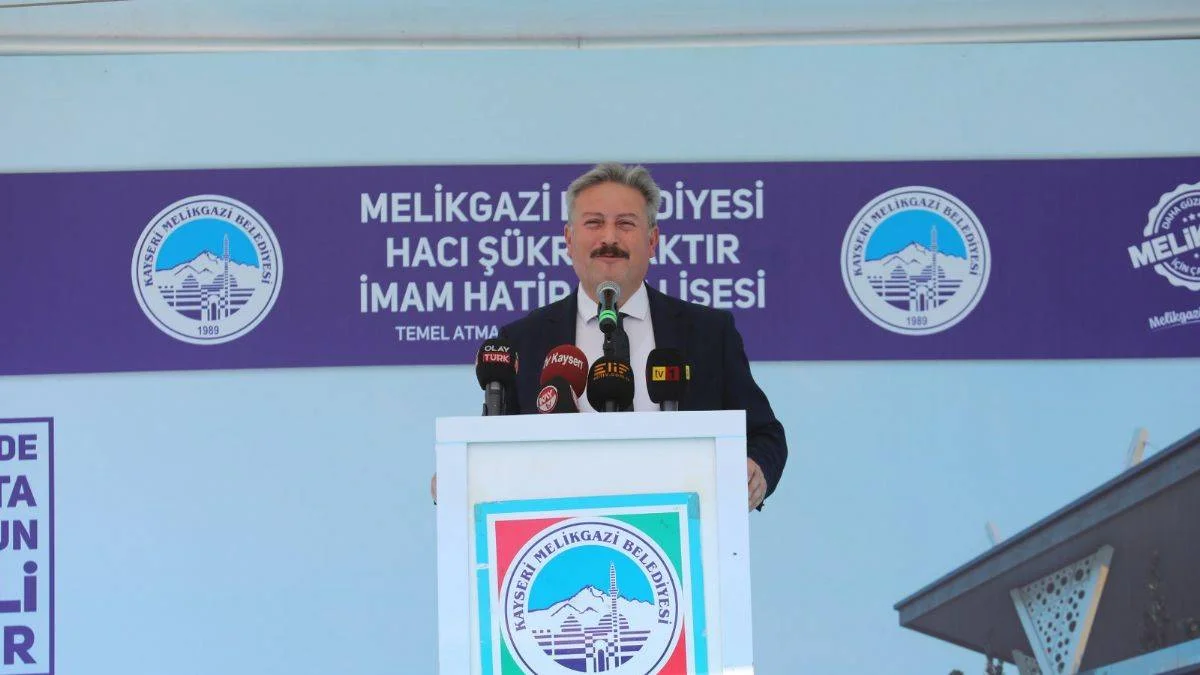 Melikgazi İlçenin Her Köşesini Hizmetlerle Donatmaya Devam Ediyor