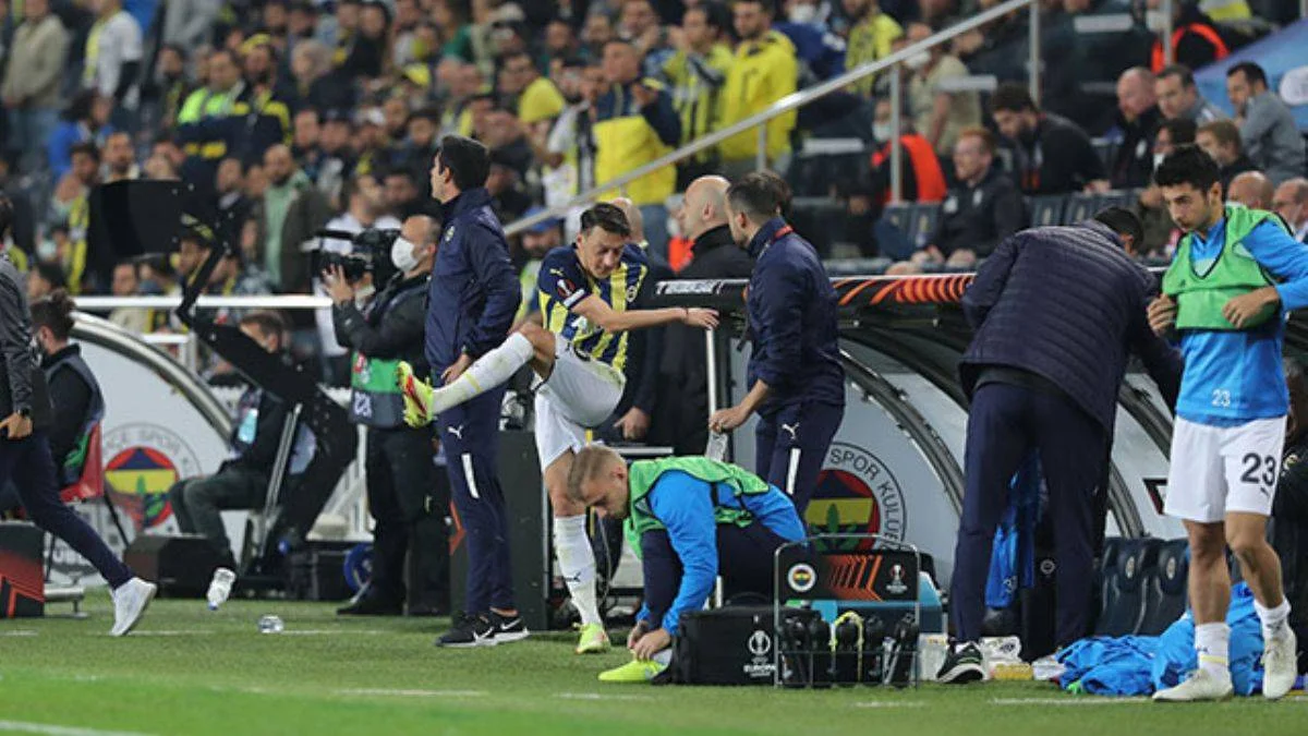 Mesut Özil'den açıklama: Tepkim maçla alakalıydı