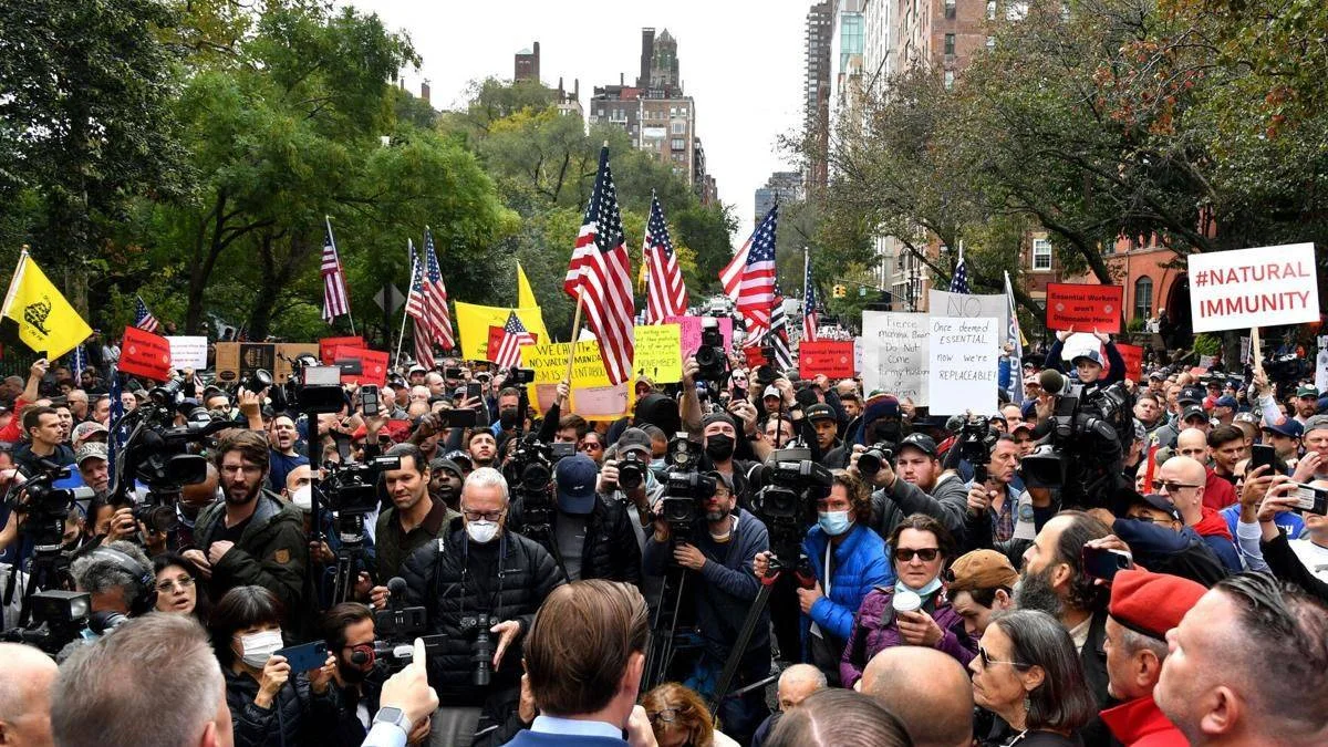 New York'ta kaos: Polis ve itfaiyecilerin aşı direnişi