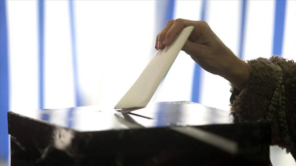 Portekiz'de sol hükümeti sallayan bütçe krizi resti