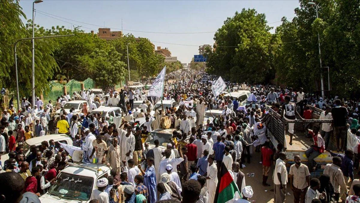 Sudan'da binlerce kişi hükümet karşıtı gösteri düzenledi