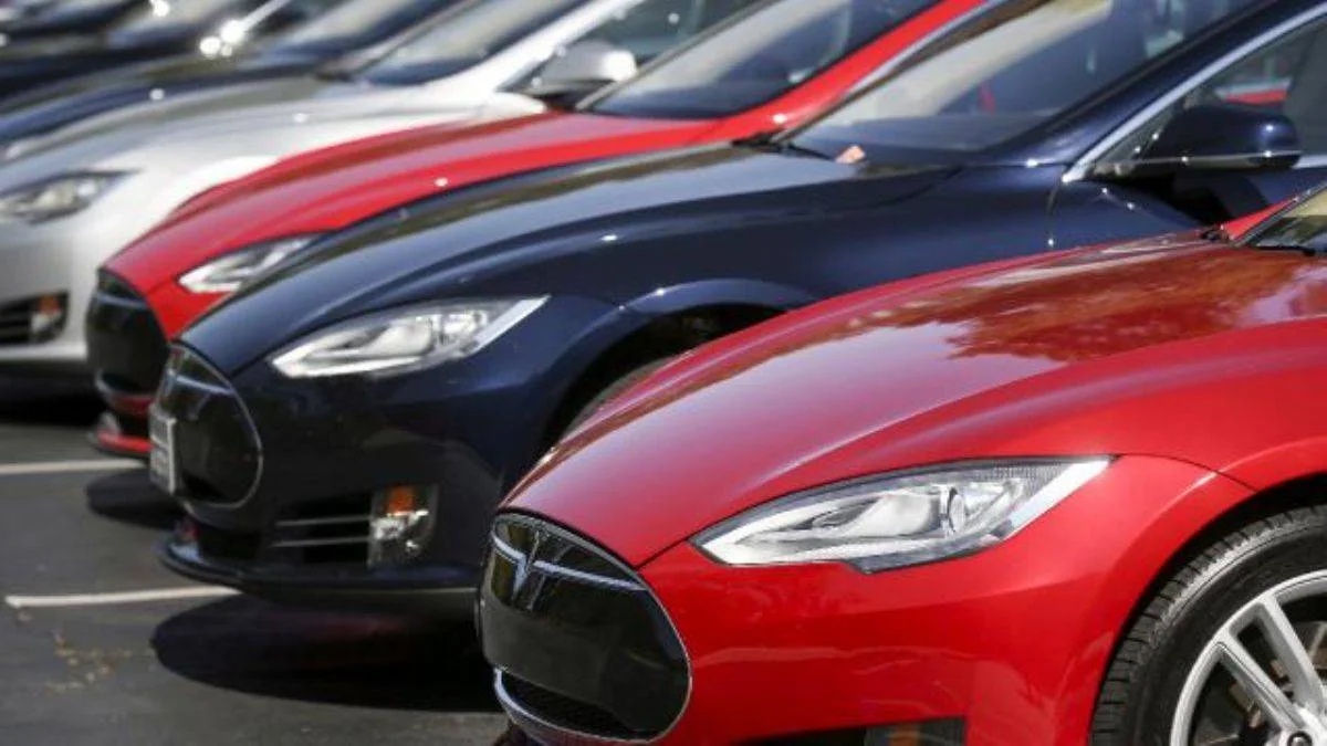 Tesla'nın piyasa değeri 1 trilyon doları aştı