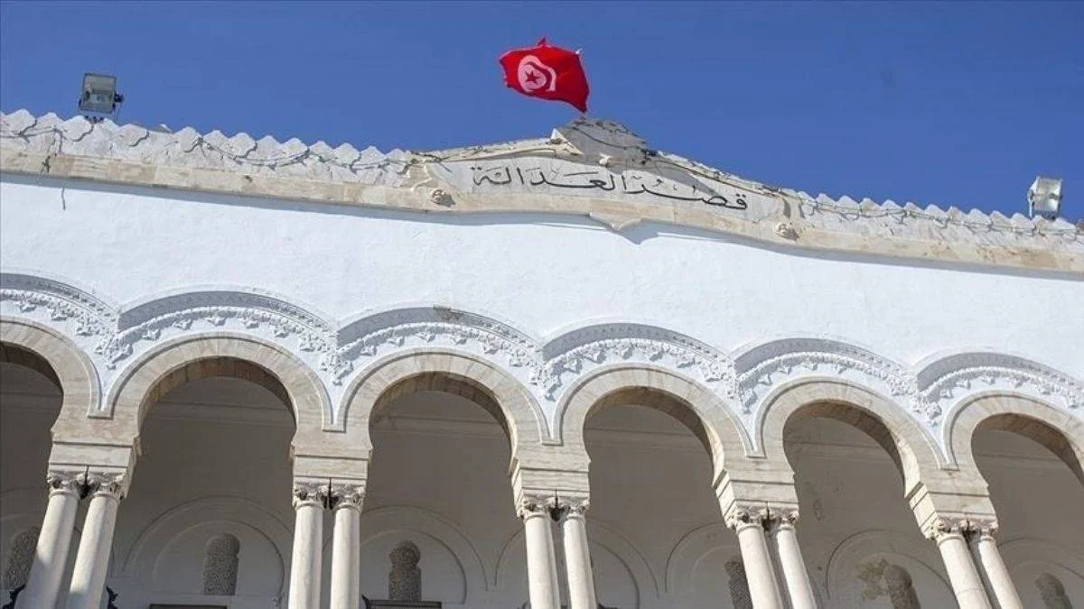 Tunus'ta eski bakan ve 7 yetkiliye gözaltı