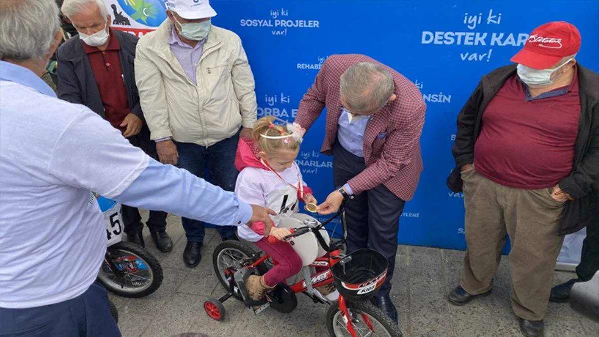 Üsküdar'da Serebral Palsi hastası çocuklar pedal çevirdi