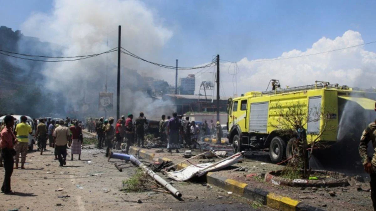 Yemen'de vali konvoyuna bombalı saldırı: Ölü ve yaralılar var
