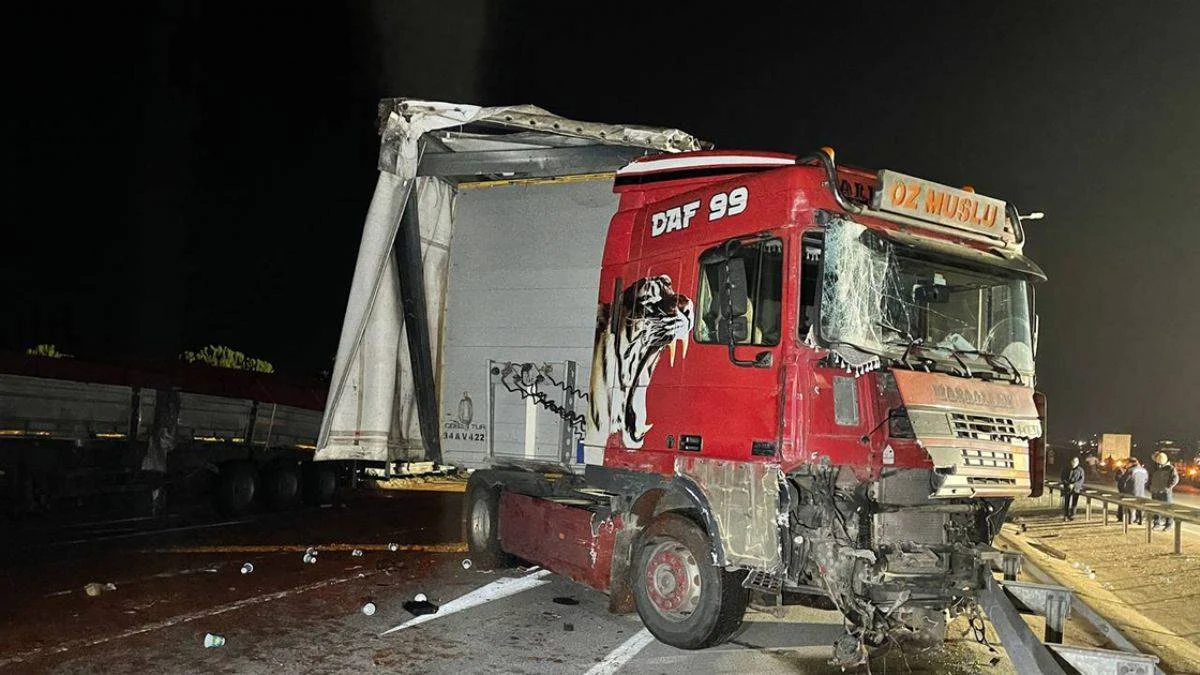 Yola salça döküldü, 18 araç çarpıştı! 1 ölü 10 yaralı