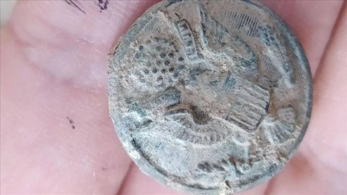 Zerzevan Kalesi'ndeki Mithras tapınağında askeri rozet bulundu