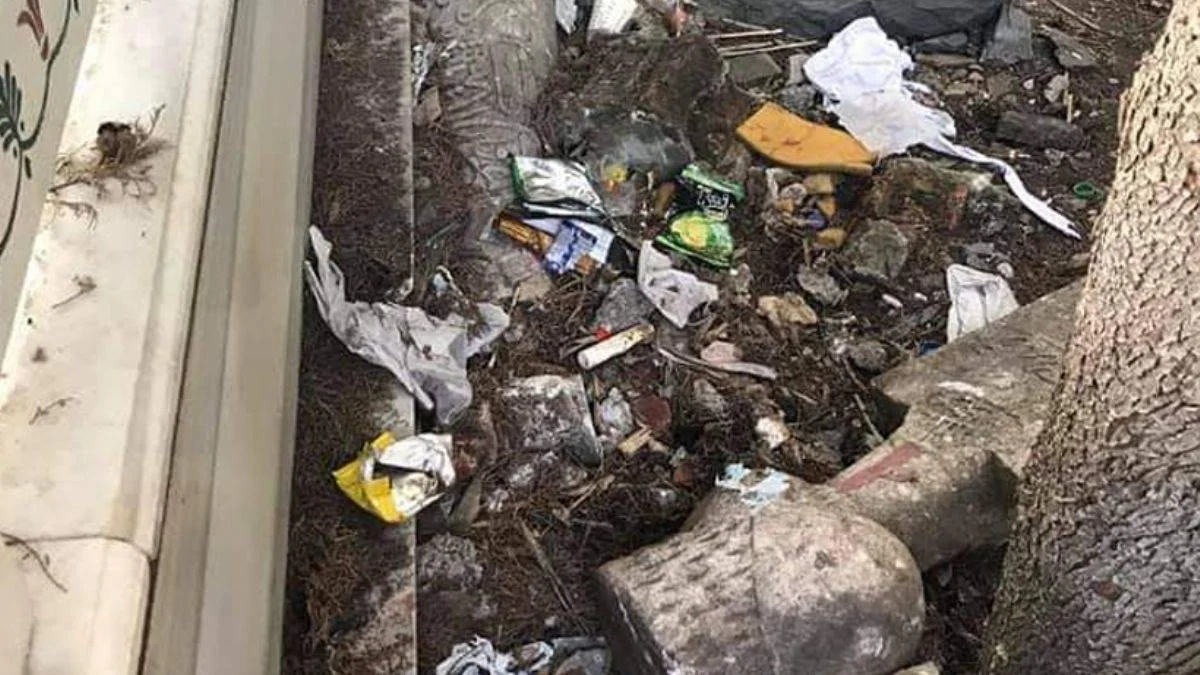 Zindan Arkası Mezarlığı'nın çöp içindeki hali tepki çekti