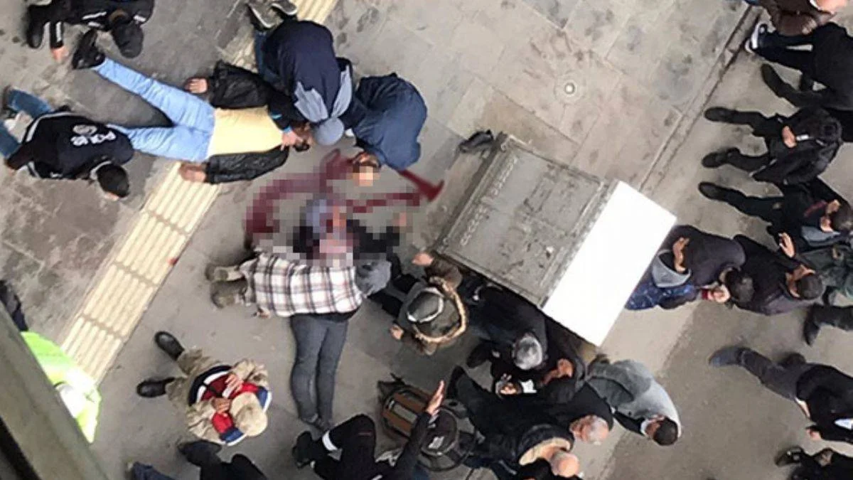 10'uncu kattan atlayan kadın, caddede yürüyen bir kişinin üzerine düştü