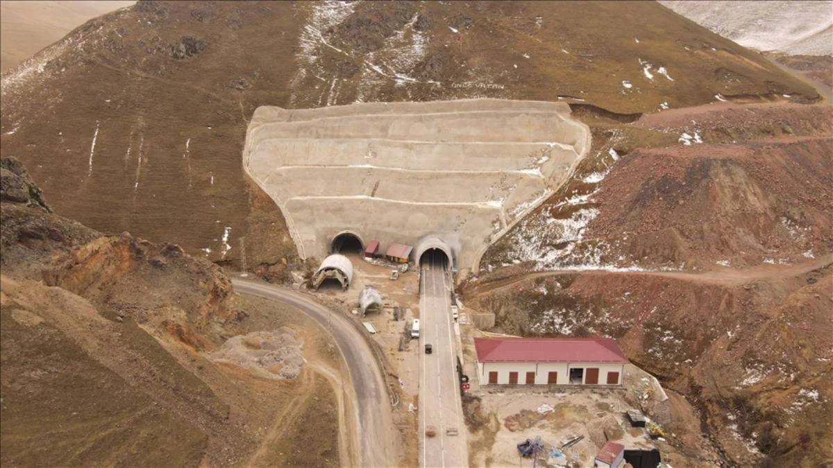 5 dakikada mevsimden mevsime geçiş; 'Eğribel Tüneli'nde sona gelindi