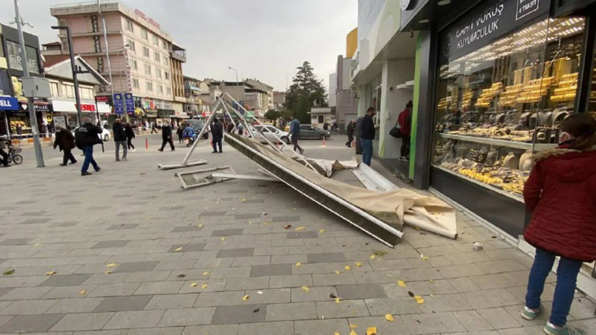 AFAD: Zorunlu olmadıkça dışarı çıkmayın