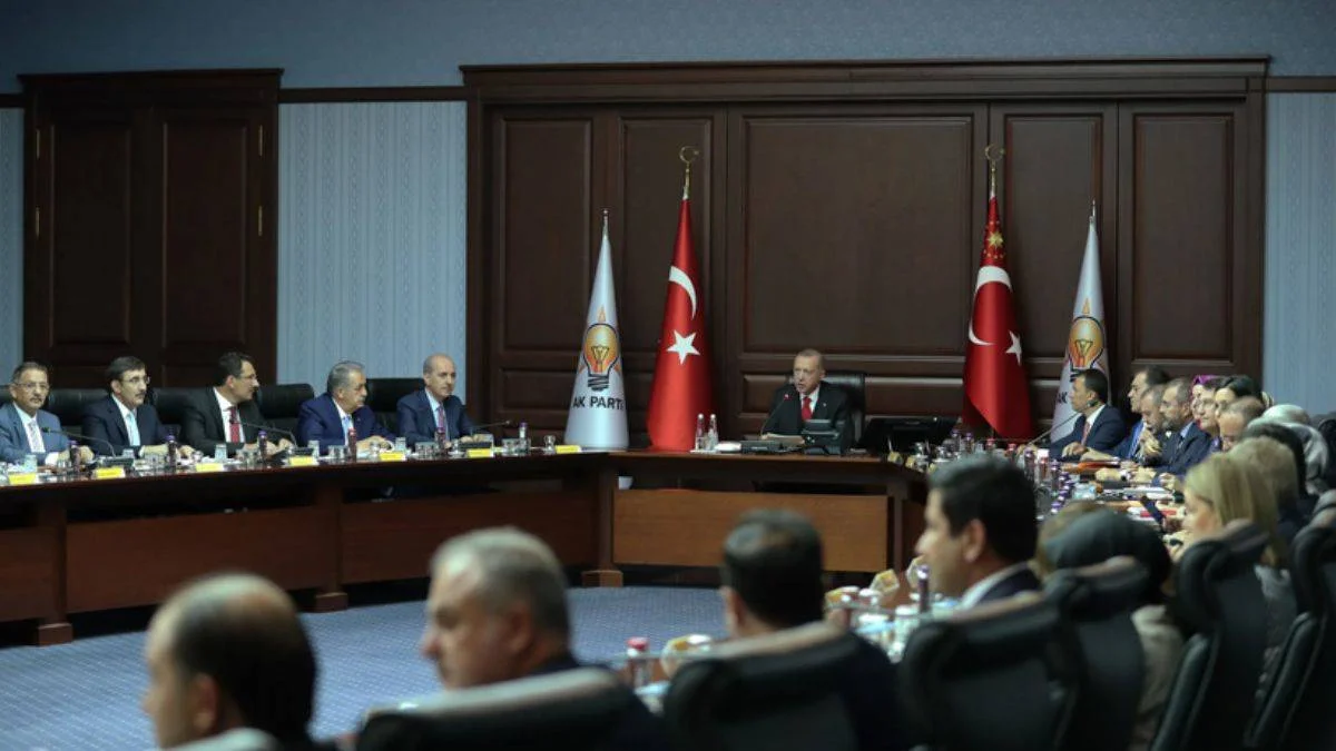 AK Parti MYK toplantısı: ''Ekonomideki durum 3-4 ay içinde çözülecek''