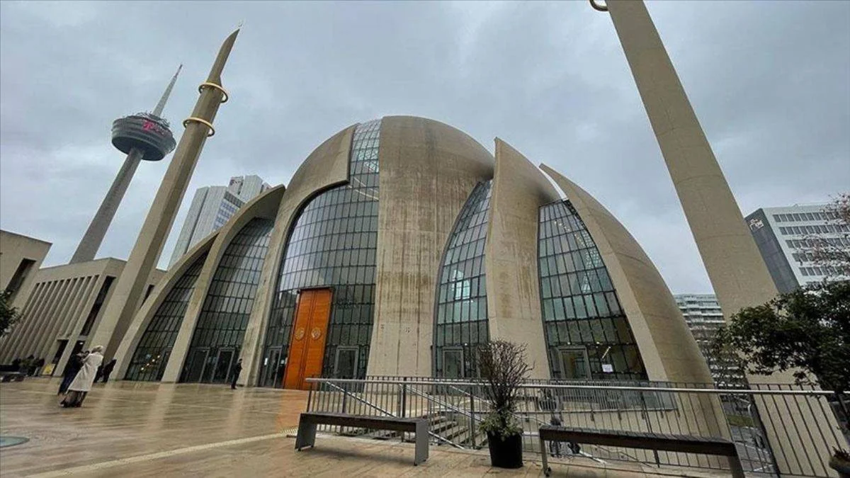 Almanya'da Diyanet'in camisine saldırı girişimi