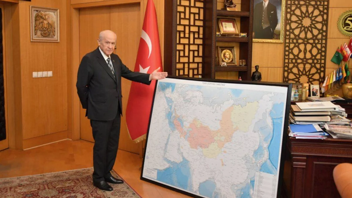 Bahçeli'den Erdoğan'a ''Türk Dünyası Haritalı'' tebrik