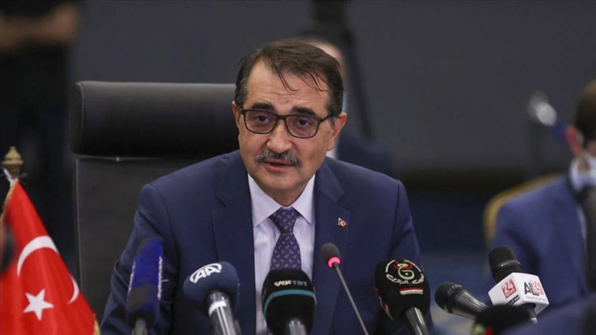 Bakan Dönmez Cezayir'den duyurdu: '3. FSRU 2022'de'