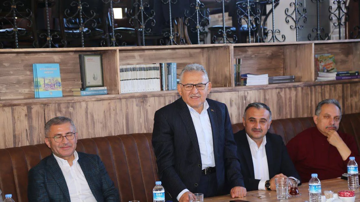 Başkan Büyükkılıç İstanbul heyetiyle zirvede buluştu