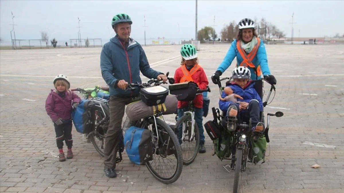 Bisikletle Avrupa-Asya turuna çıkan Fransız aile Konya'da mola verdi