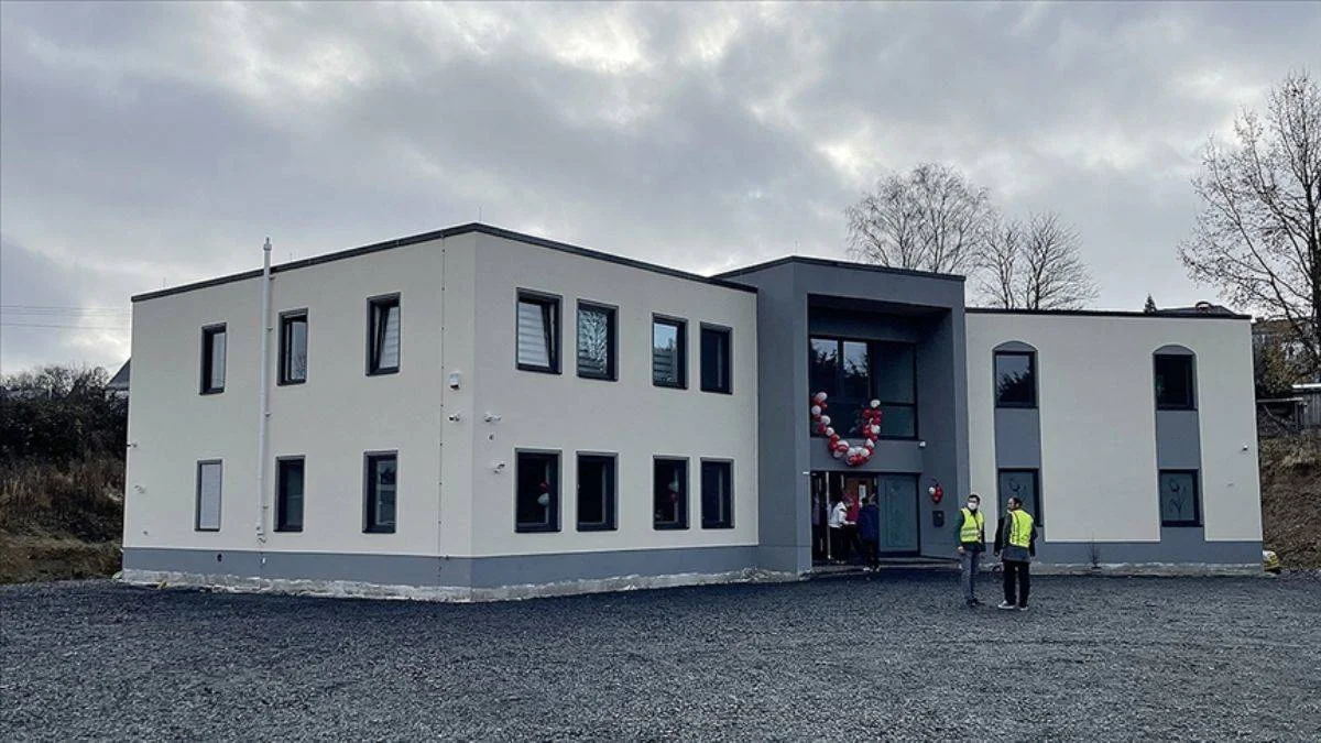 Diyanet, Almanya'daki yeni camisini ibadete açtı