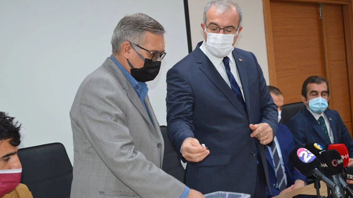 Elazığ'da depremzedelere 516 konut için kura çekimi