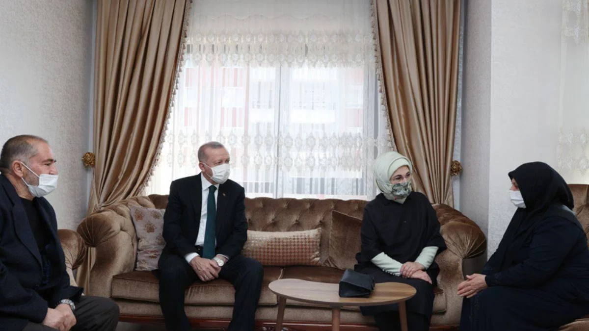 Erdoğan'dan Başak Cengiz'in ailesine taziye ziyareti