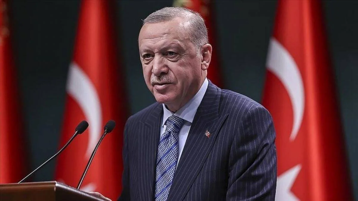 Erdoğan, Kılıçdaroğlu'ndan kazandığı tazminatı öğrencilere bağışladı