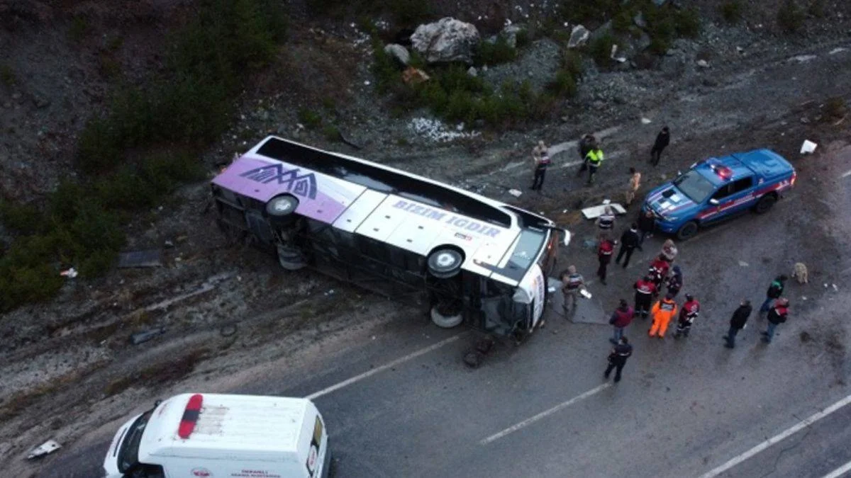 Erzincan'da feci kaza: Çok sayıda yaralı var