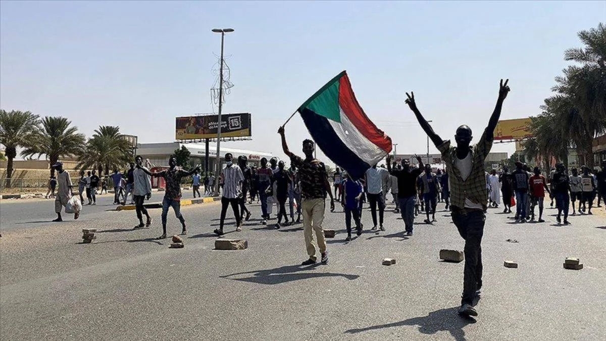 Ev hapsindeki Sudan Başbakanı Hamduk'tan çağrı