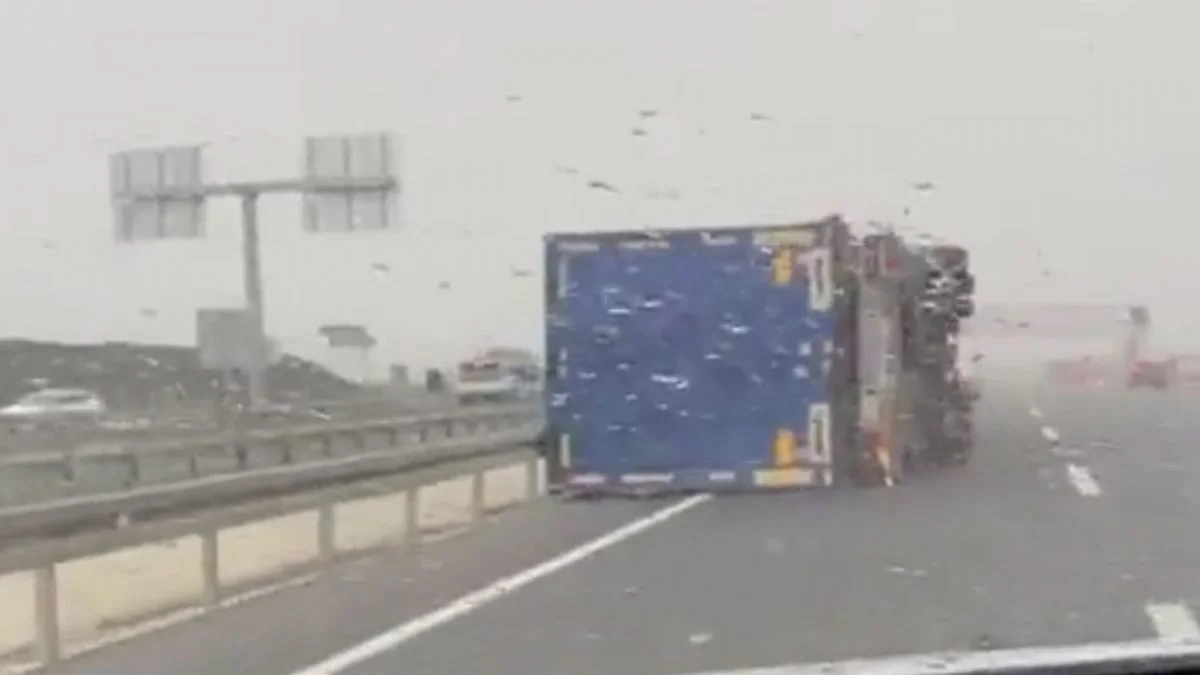 Fırtına TIR'ları işte böyle devirdi!