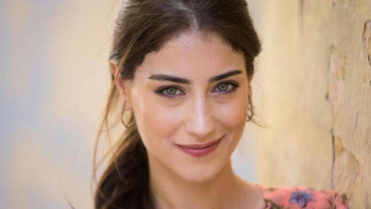 Geceye damga vuran Hazal Kaya'nın tarzı beğeni topladı