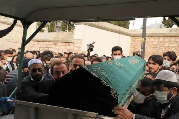 Gençler, gözyaşlarıyla uğurlandı
