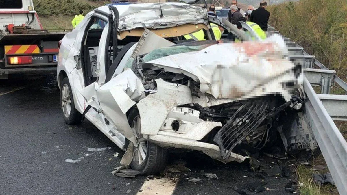 Hız kadranı 150 km'de takılı kaldı: Feci kazada 4 kişi hayatını kaybetti