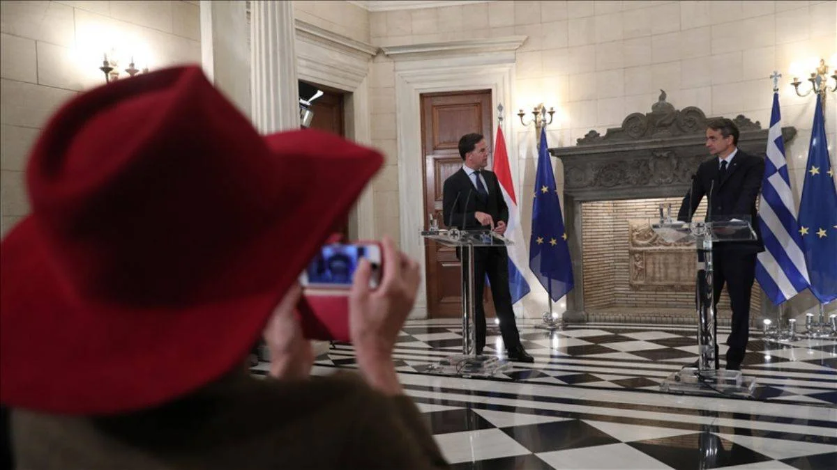 Hollandalı gazeteci, canlı yayında Miçotakis'e 'yalan söylüyorsunuz' dedi