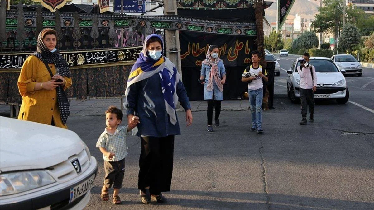 İran'da son 24 saatte Kovid-19 nedeniyle 100 kişi hayatını kaybetti
