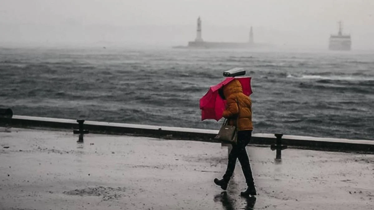 İstanbul'da okullar tatil mi? 30 Kasım Salı (yarın) okul var mı? Fırtına nedeniyle okullar İstanbul'da tatil edilir mi?
