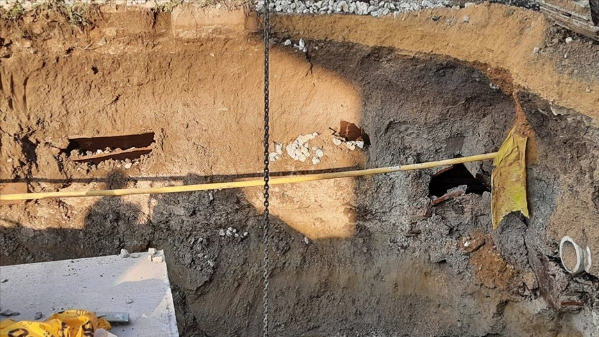 İznik'te altyapı çalışması sırasında 'oda mezar' bulundu