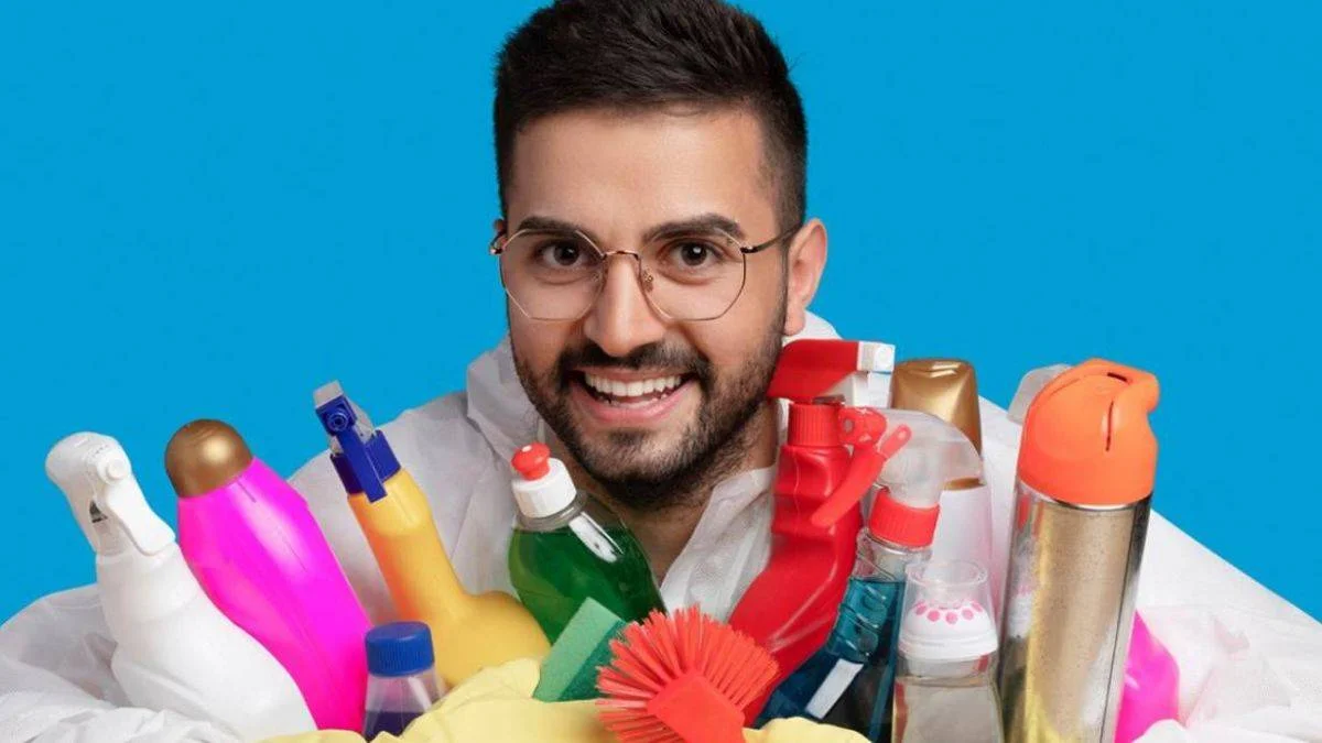 Kadir Ezildi kimdir? Kadir Ezildi nereli kaç yaşında? En Hamarat Benim yarışması sunucusu kim?