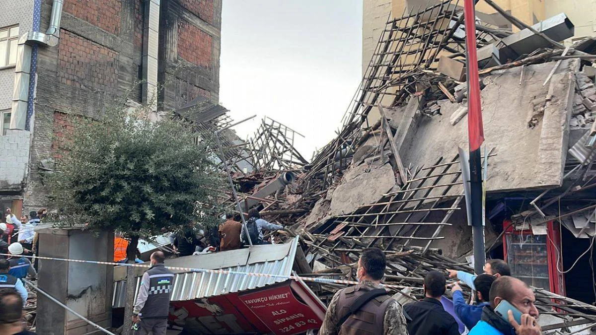 Malatya'da bina çöktü! 8 kişi yaralı... Valilikten açıklama