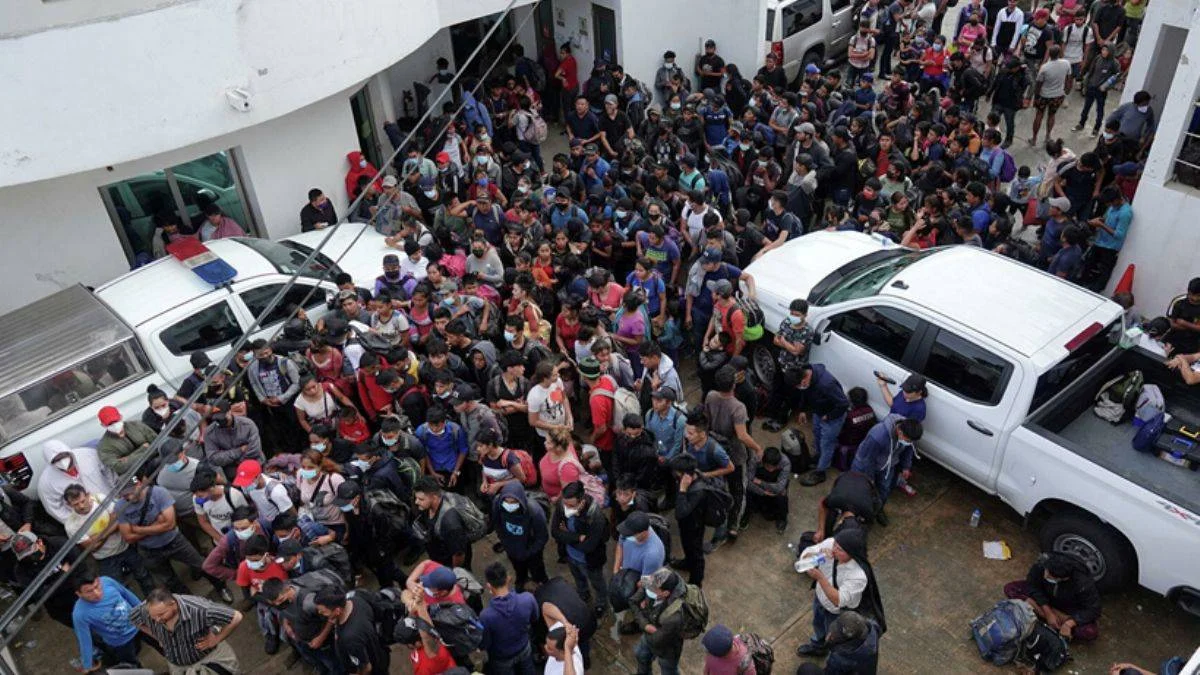 Meksika'dan ABD'ye giden tırlardan 600 göçmen çıktı